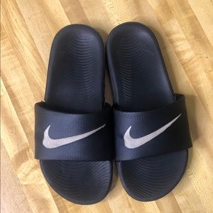 Nike, boys black and white slides